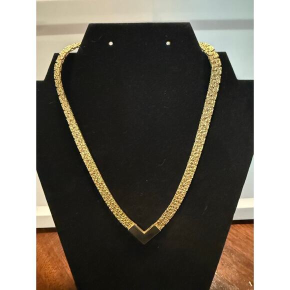Unknown Jewelry - Vintage Gold-tone V Style Necklace